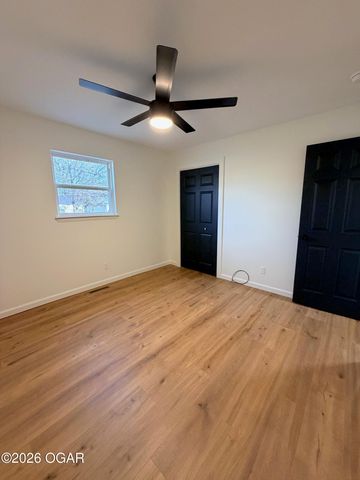 1504 S Mckinley Avenue, Joplin, MO 64801