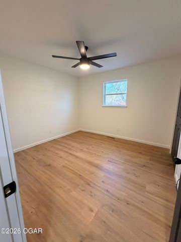 1504 S Mckinley Avenue, Joplin, MO 64801