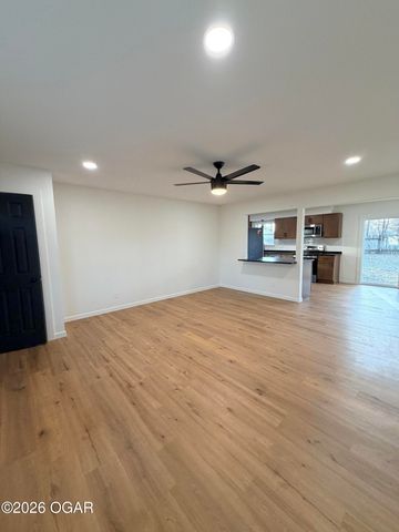 1504 S Mckinley Avenue, Joplin, MO 64801