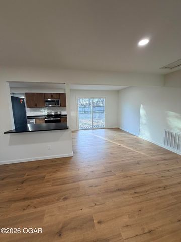 1504 S Mckinley Avenue, Joplin, MO 64801