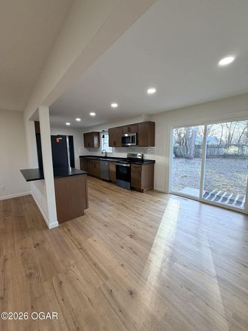 1504 S Mckinley Avenue, Joplin, MO 64801