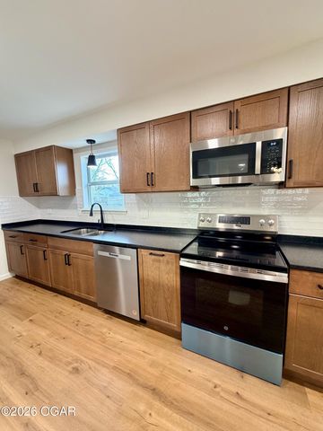 1504 S Mckinley Avenue, Joplin, MO 64801