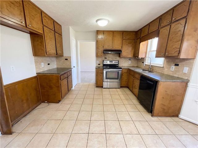 3186 Laurel Way, Snellville, GA 30078