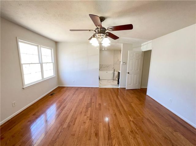 3186 Laurel Way, Snellville, GA 30078