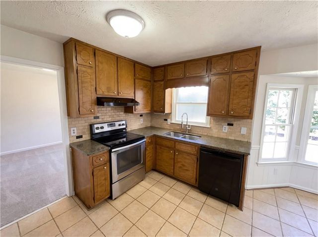 3186 Laurel Way, Snellville, GA 30078