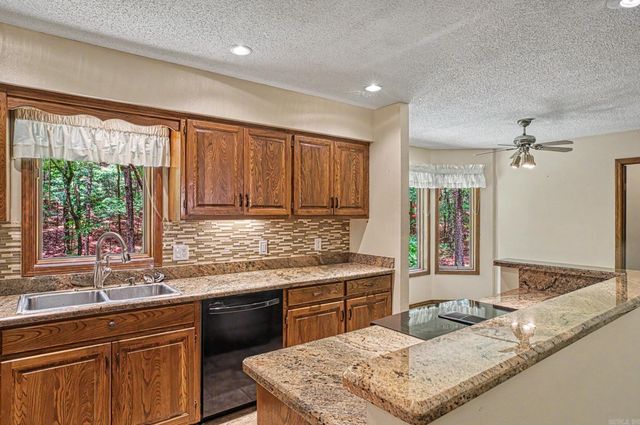 48 Almeria Way, Hot Springs Village, AR 71909