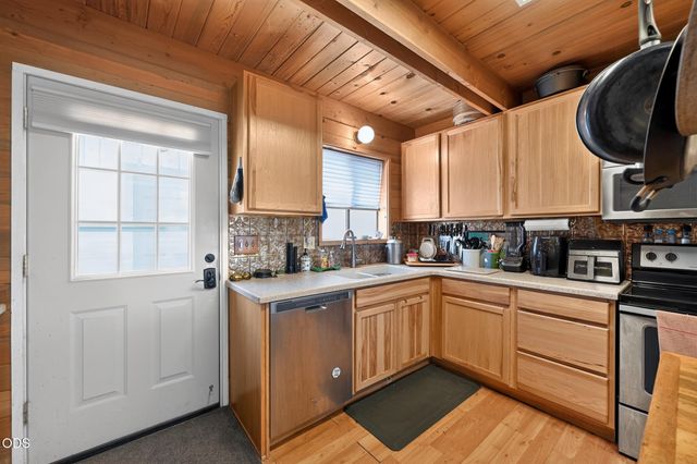 53355 Bridge Drive, La Pine, OR 97739