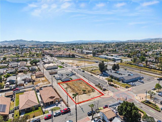 603 S D, Perris, CA 92570
