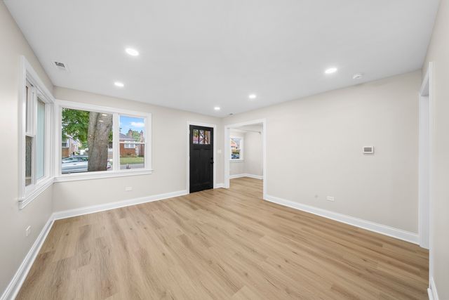 4122 Wenonah Avenue, Berwyn, IL 60402