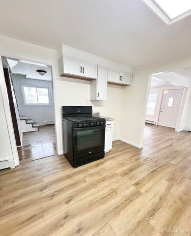 1328 6th Avenue, Norway, MI 49870