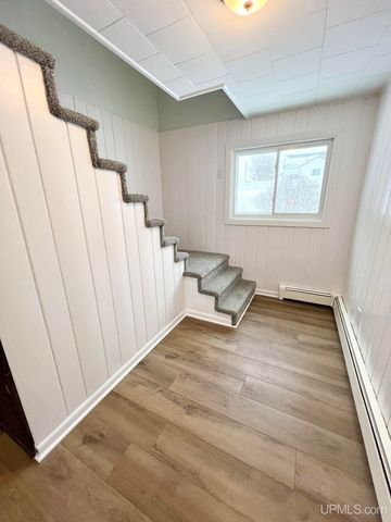 1328 6th Avenue, Norway, MI 49870