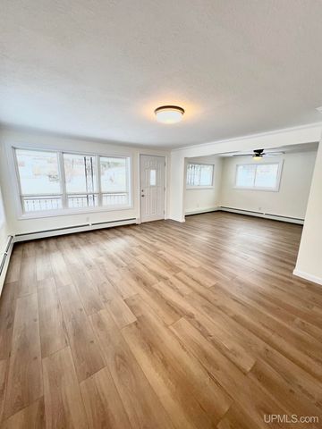 1328 6th Avenue, Norway, MI 49870