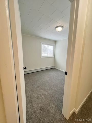 1328 6th Avenue, Norway, MI 49870