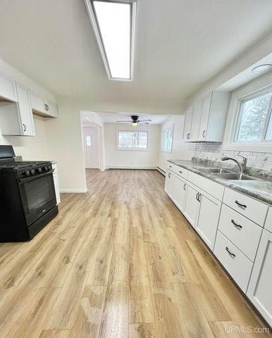 1328 6th Avenue, Norway, MI 49870