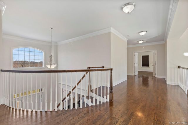 11 Fraydun Lane, Scarsdale, NY 10583