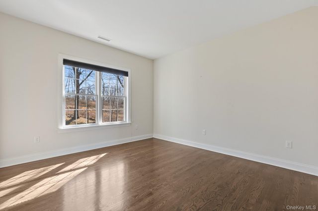 11 Fraydun Lane, Scarsdale, NY 10583