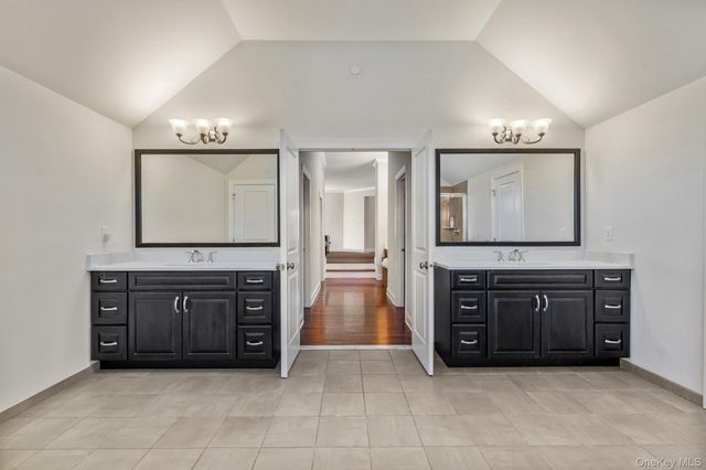 11 Fraydun Lane, Scarsdale, NY 10583