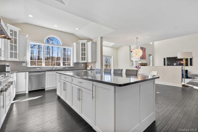 11 Fraydun Lane, Scarsdale, NY 10583