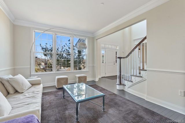11 Fraydun Lane, Scarsdale, NY 10583