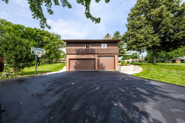 17765 Alta Louise PARKWAY, Brookfield, WI 53045