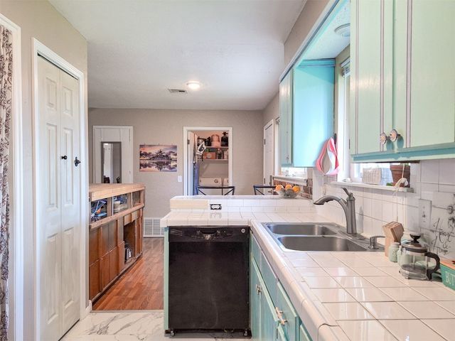 2901 Maple Lane, Edmond, OK 73034
