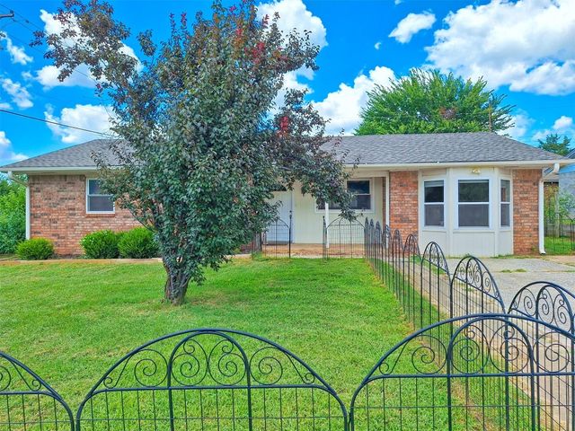 2901 Maple Lane, Edmond, OK 73034