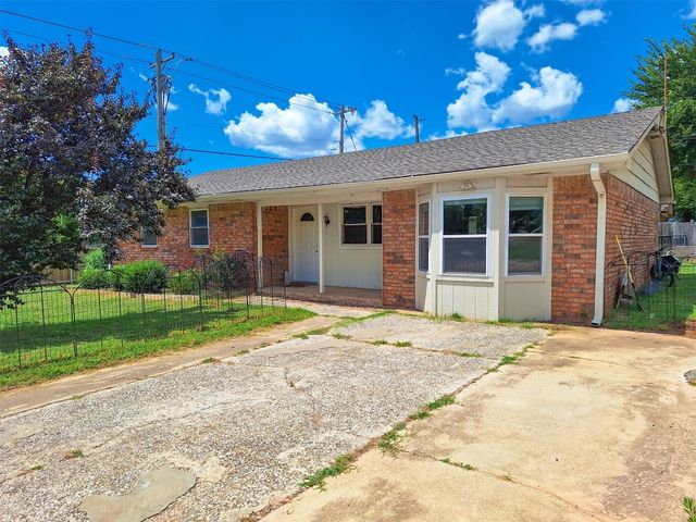 2901 Maple Lane, Edmond, OK 73034