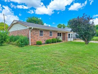 2901 Maple Lane, Edmond, OK 73034