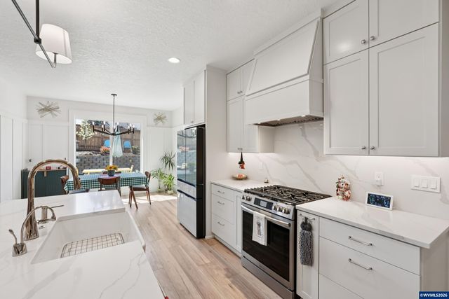 5927 Evangelista St S, Salem, OR 97306