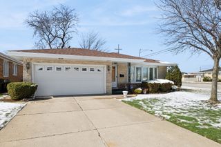 4738 N Potawatomie Avenue, Chicago, IL 60656