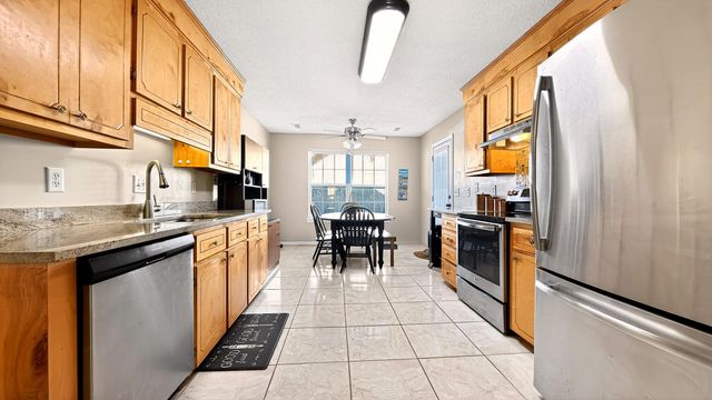 7670 Brookdale Boulevard, North Charleston, SC 29418