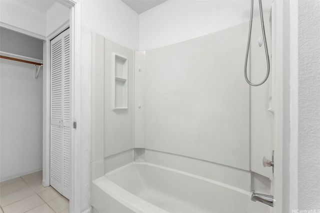 403 Mananai Place 41S, Honolulu, HI 96818