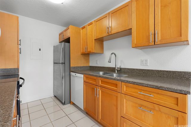 403 Mananai Place 41S, Honolulu, HI 96818