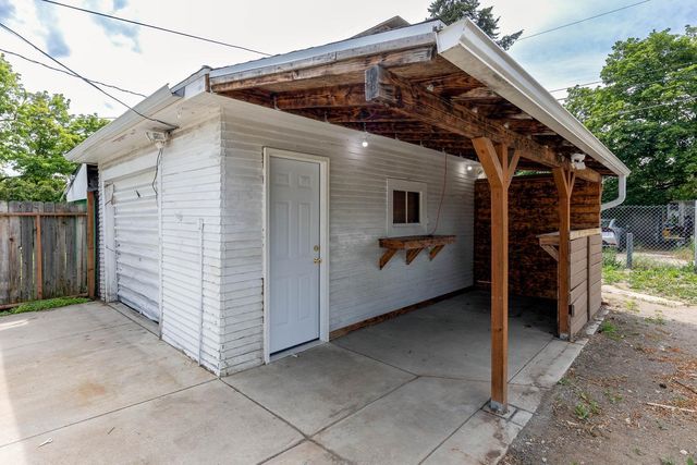 4311 N Lincoln St, Spokane, WA 99205