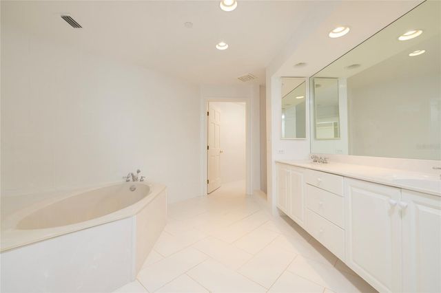 2 SEASIDE LANE 103, Belleair, FL 33756