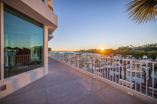 2 SEASIDE LANE 103, Belleair, FL 33756