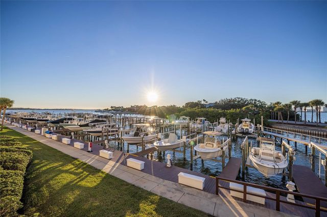 2 SEASIDE LANE 103, Belleair, FL 33756