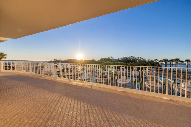 2 SEASIDE LANE 103, Belleair, FL 33756