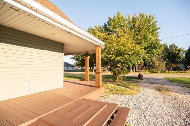 125 W Saint Francis Street, Dexter, MO 63841