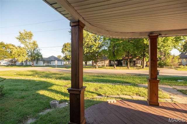 125 W Saint Francis Street, Dexter, MO 63841