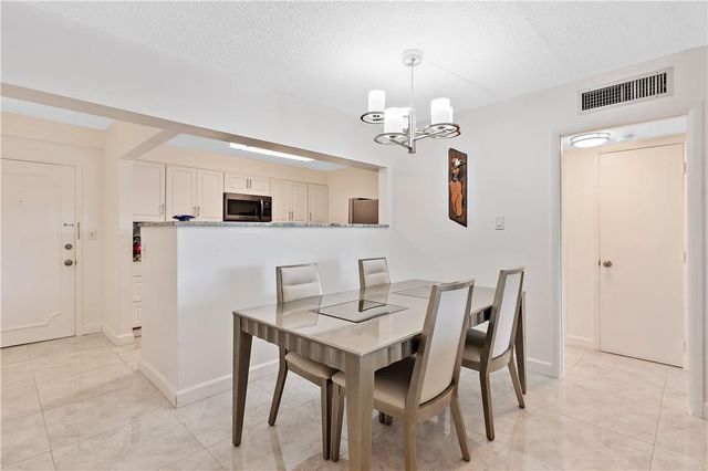 95 N Birch Road 405, Fort Lauderdale, FL 33304