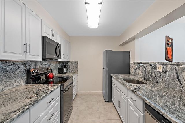 95 N Birch Road 405, Fort Lauderdale, FL 33304