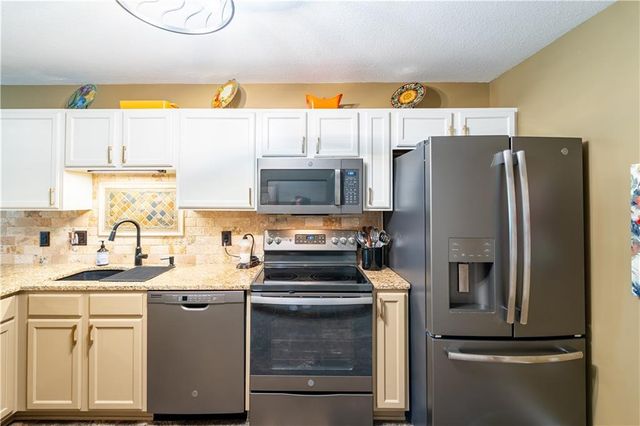 13944 Kenneth Court, Leawood, KS 66224