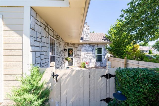 13944 Kenneth Court, Leawood, KS 66224