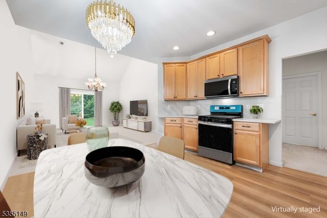 29 Medici Dr, Franklin Twp., NJ 08873
