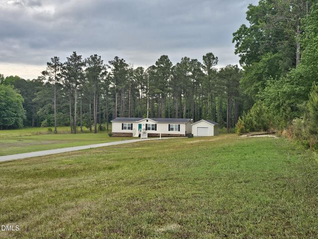 208 Loop Road, Bunnlevel, NC 28323