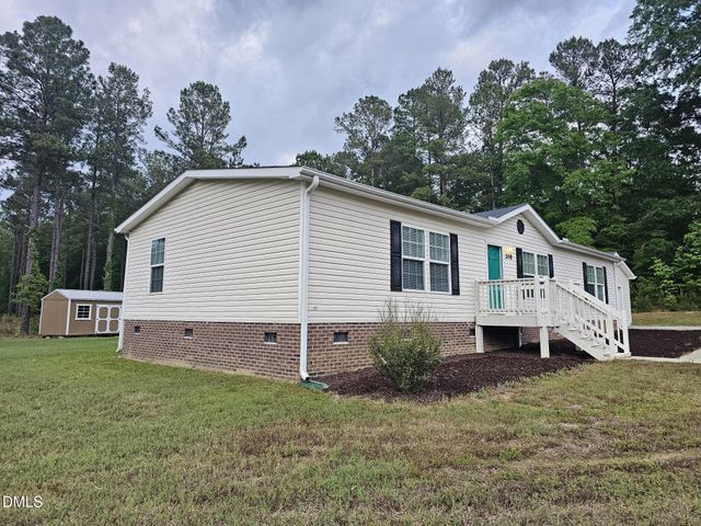 208 Loop Road, Bunnlevel, NC 28323