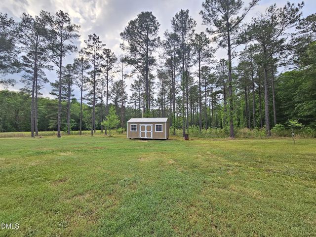 208 Loop Road, Bunnlevel, NC 28323