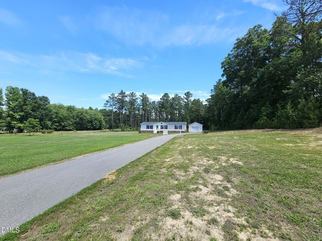 208 Loop Road, Bunnlevel, NC 28323