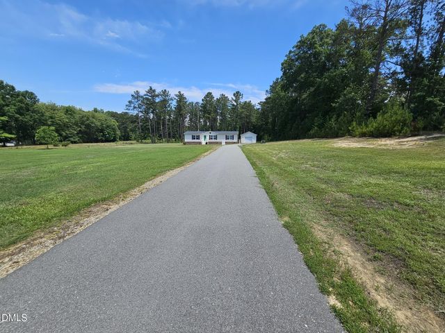 208 Loop Road, Bunnlevel, NC 28323
